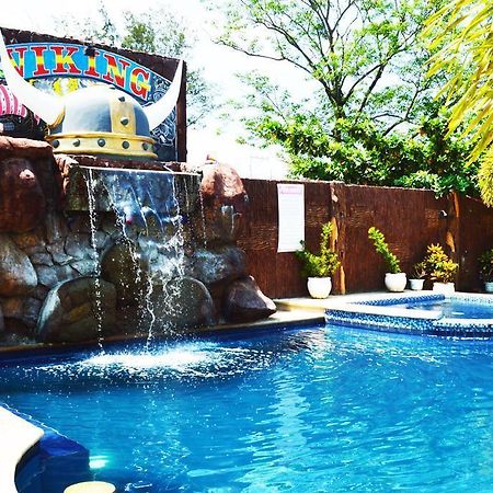 Viking Resort Olongapo Εξωτερικό φωτογραφία